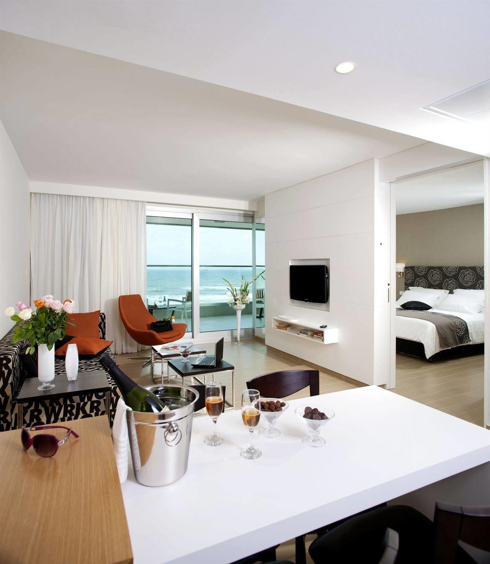 West All Suites Hotel Ashdod Exterior foto