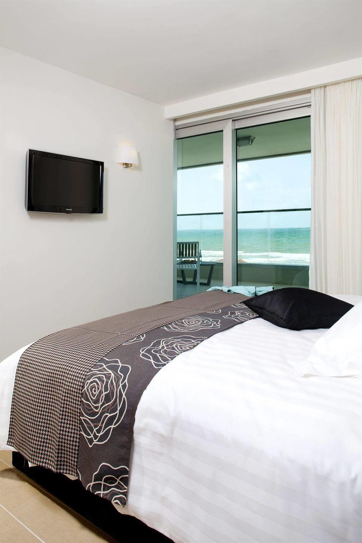 West All Suites Hotel Ashdod Exterior foto
